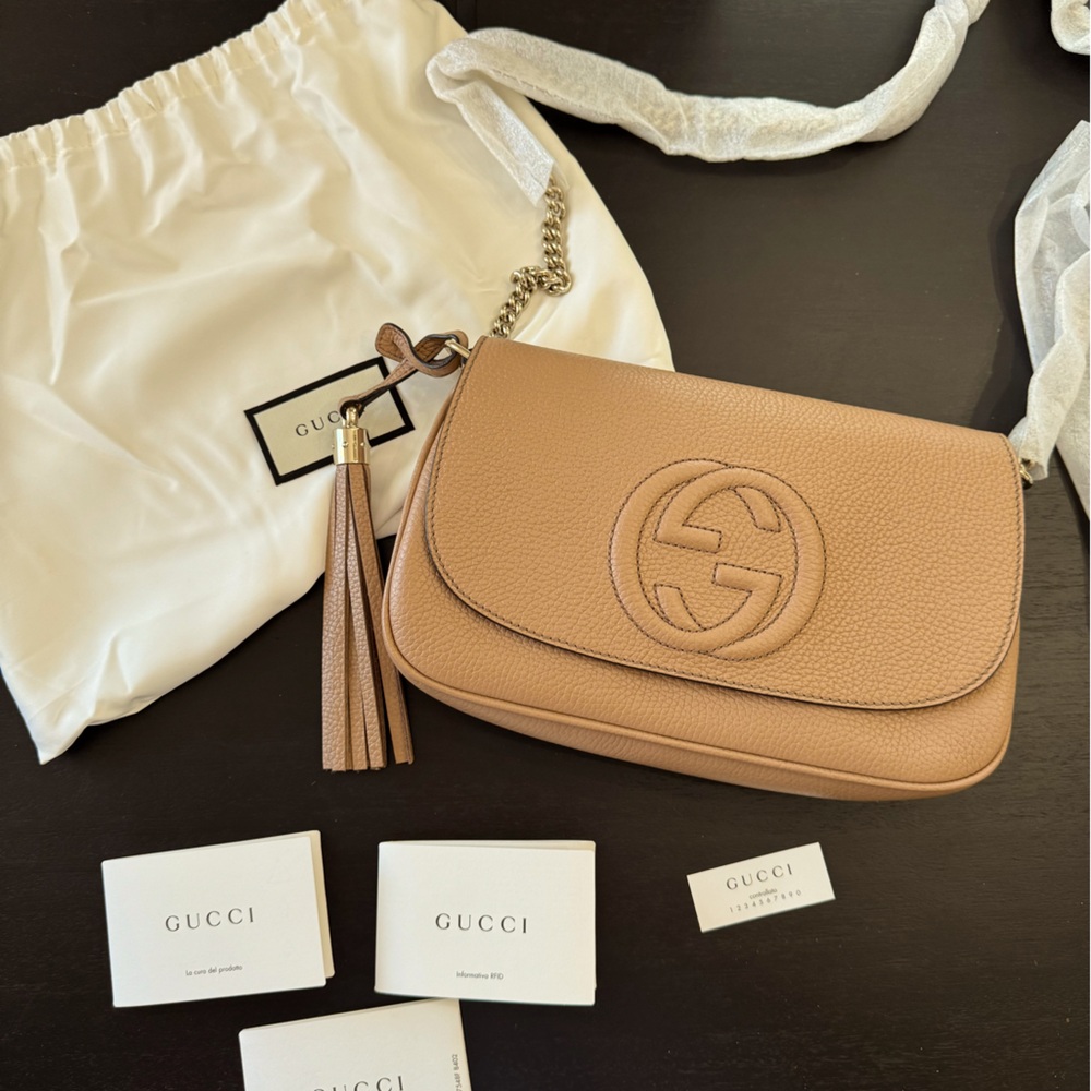 Gucci Crossbody SoHo Clutch Beige